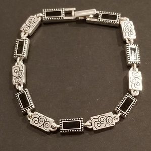 Like New💕💥Beautiful Chic Bracelet(Clearance)